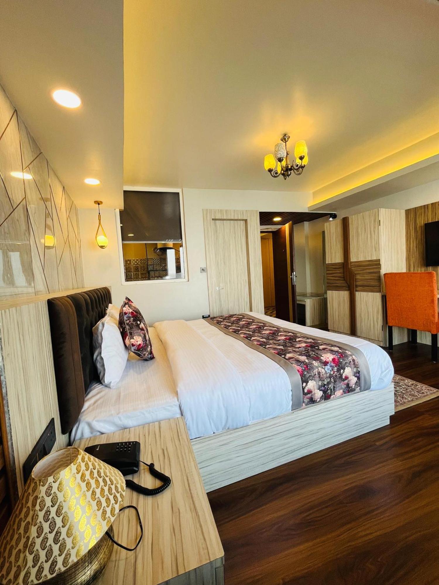 Luxury Stay At Hotel Broadway Boutique Mall Road Chowrasta Near Mahakal Temple Darjeeling  Eksteriør bilde