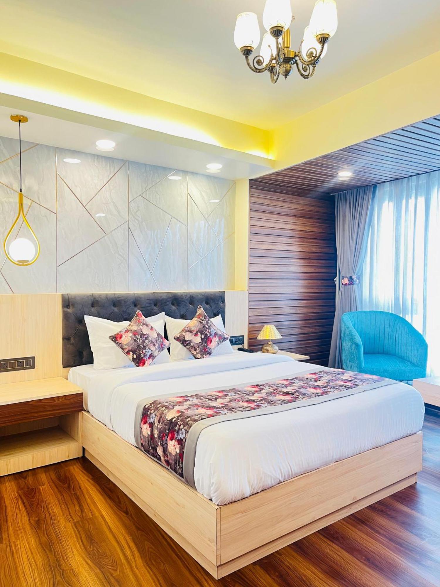 Luxury Stay At Hotel Broadway Boutique Mall Road Chowrasta Near Mahakal Temple Darjeeling  Eksteriør bilde