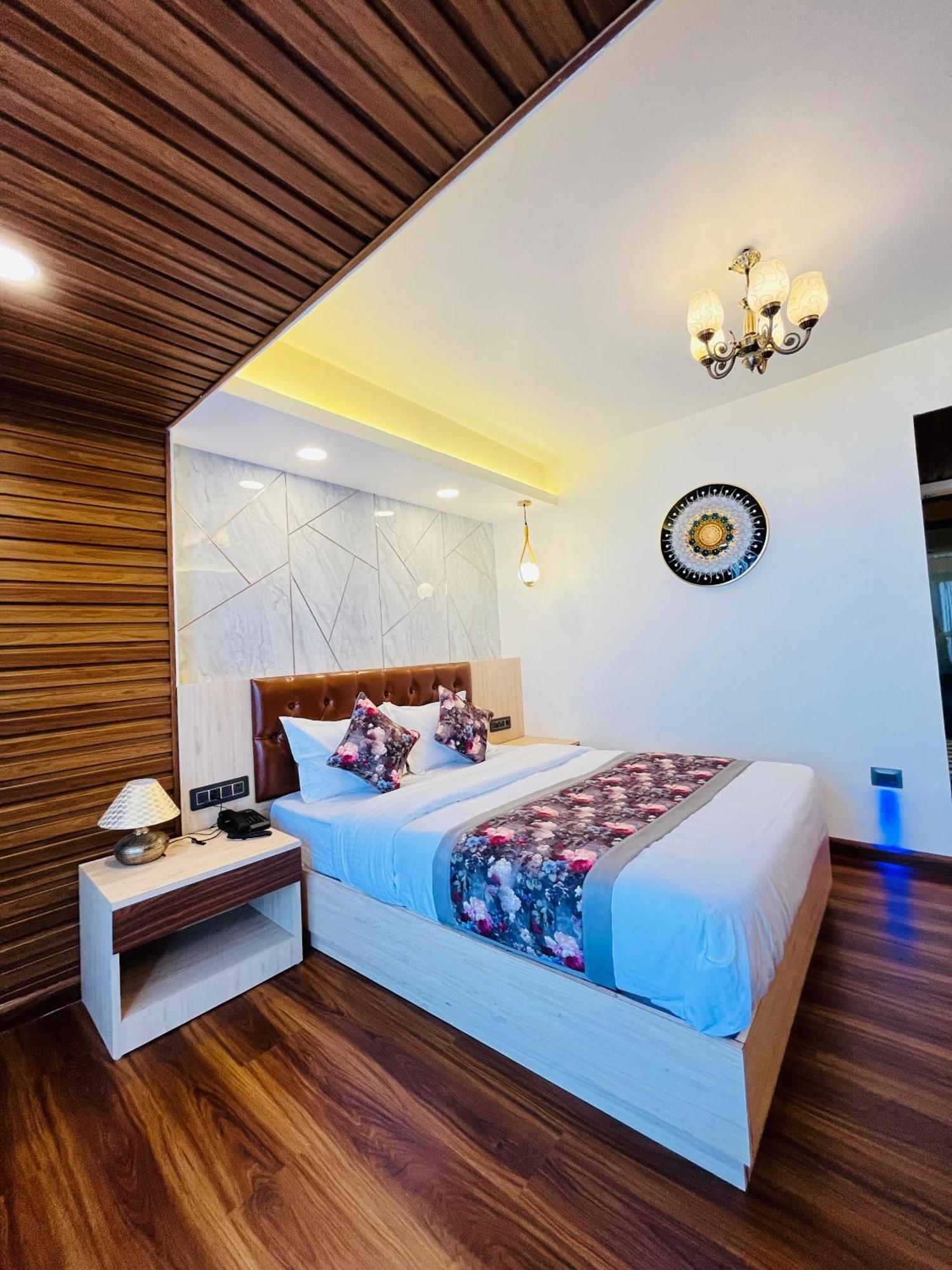 Luxury Stay At Hotel Broadway Boutique Mall Road Chowrasta Near Mahakal Temple Darjeeling  Eksteriør bilde