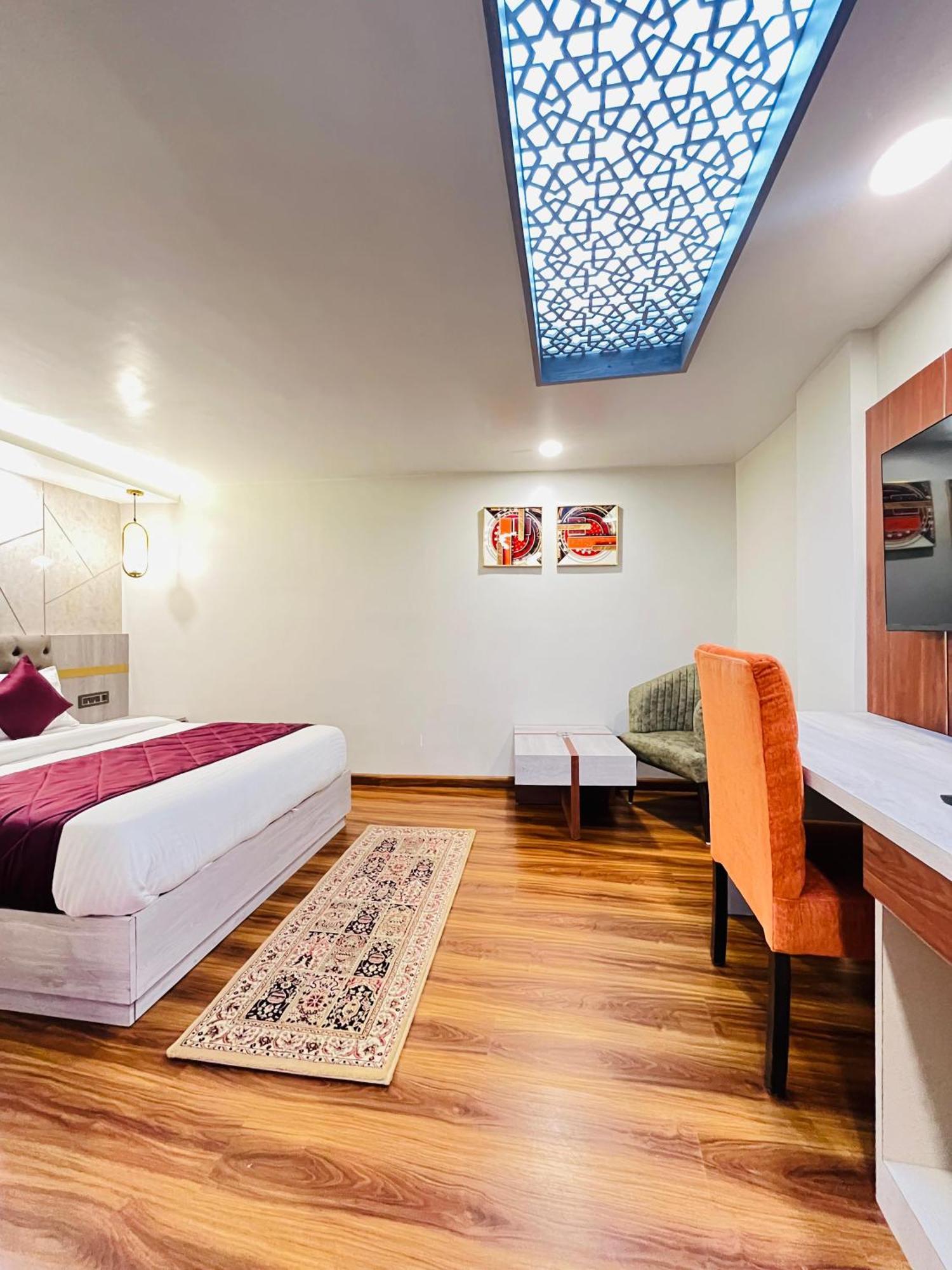 Luxury Stay At Hotel Broadway Boutique Mall Road Chowrasta Near Mahakal Temple Darjeeling  Eksteriør bilde