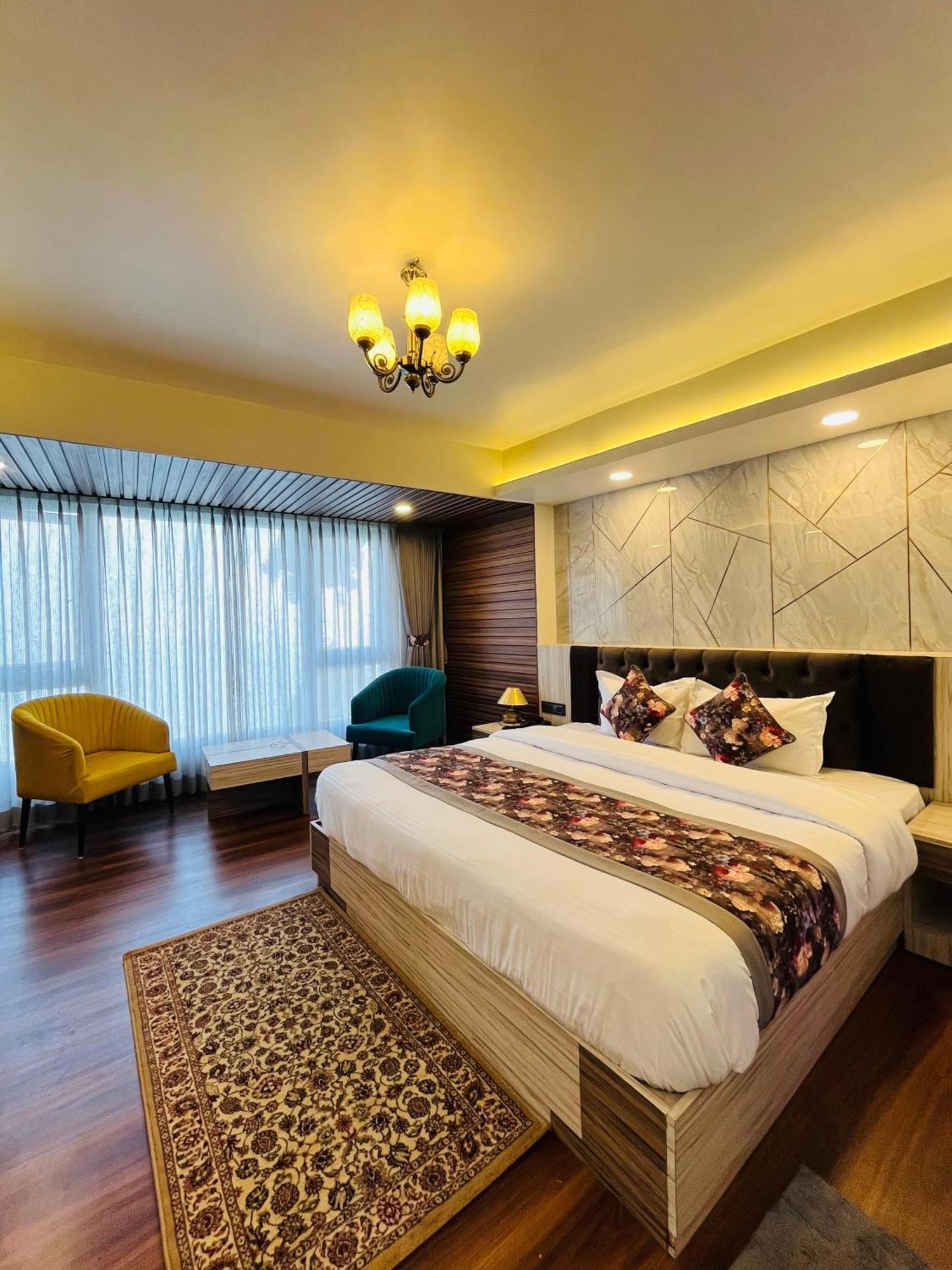 Luxury Stay At Hotel Broadway Boutique Mall Road Chowrasta Near Mahakal Temple Darjeeling  Eksteriør bilde