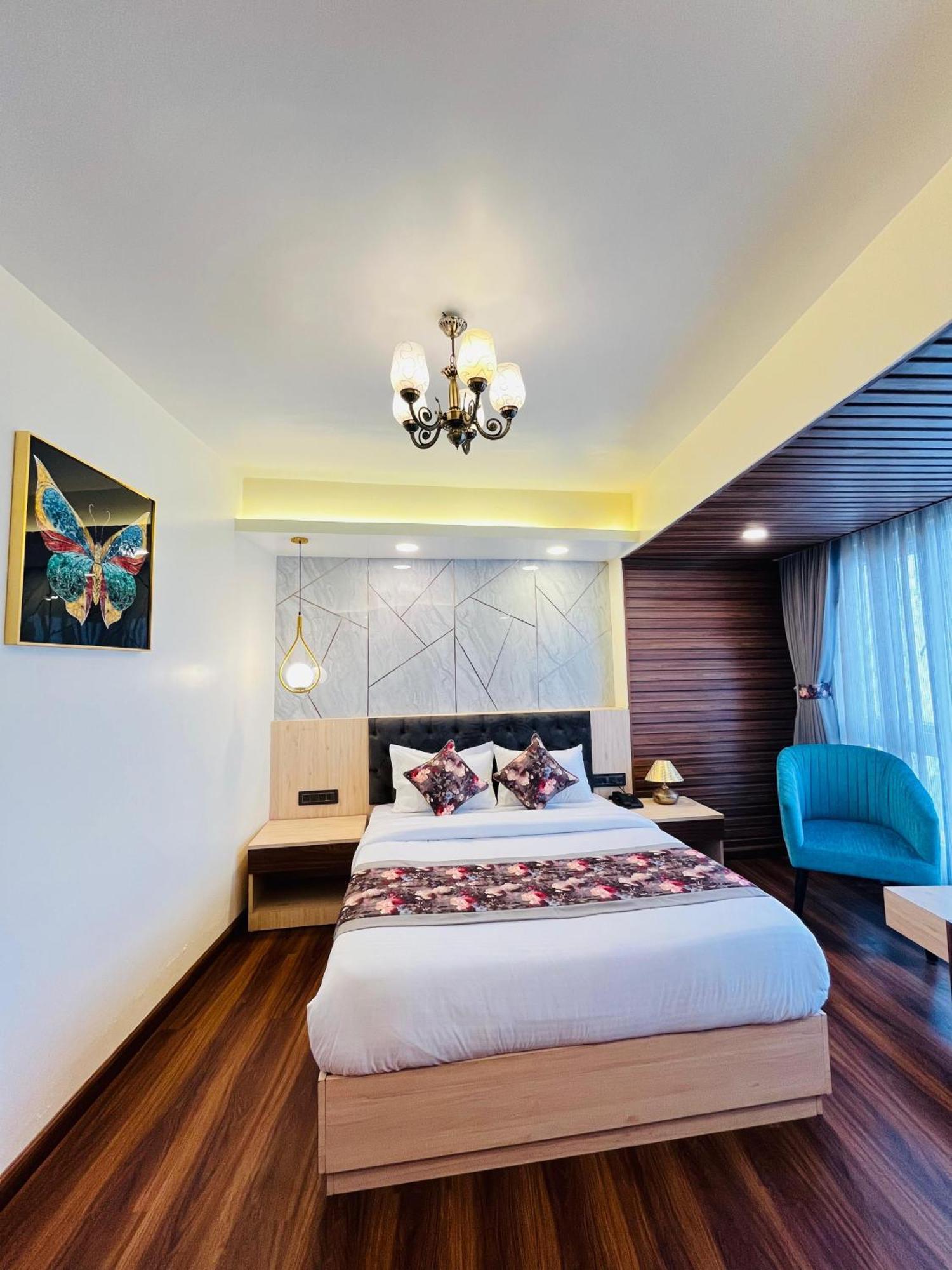 Luxury Stay At Hotel Broadway Boutique Mall Road Chowrasta Near Mahakal Temple Darjeeling  Eksteriør bilde