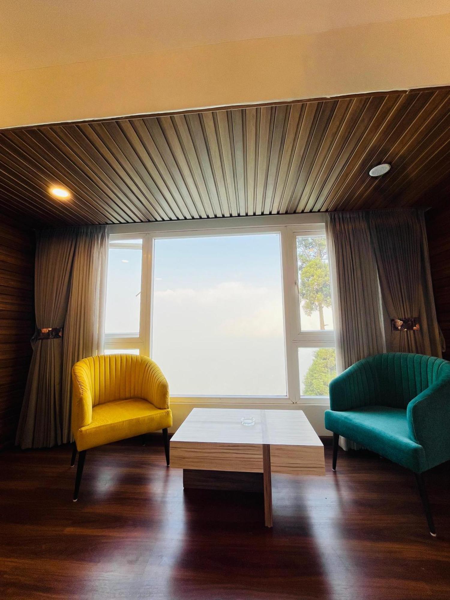 Luxury Stay At Hotel Broadway Boutique Mall Road Chowrasta Near Mahakal Temple Darjeeling  Eksteriør bilde
