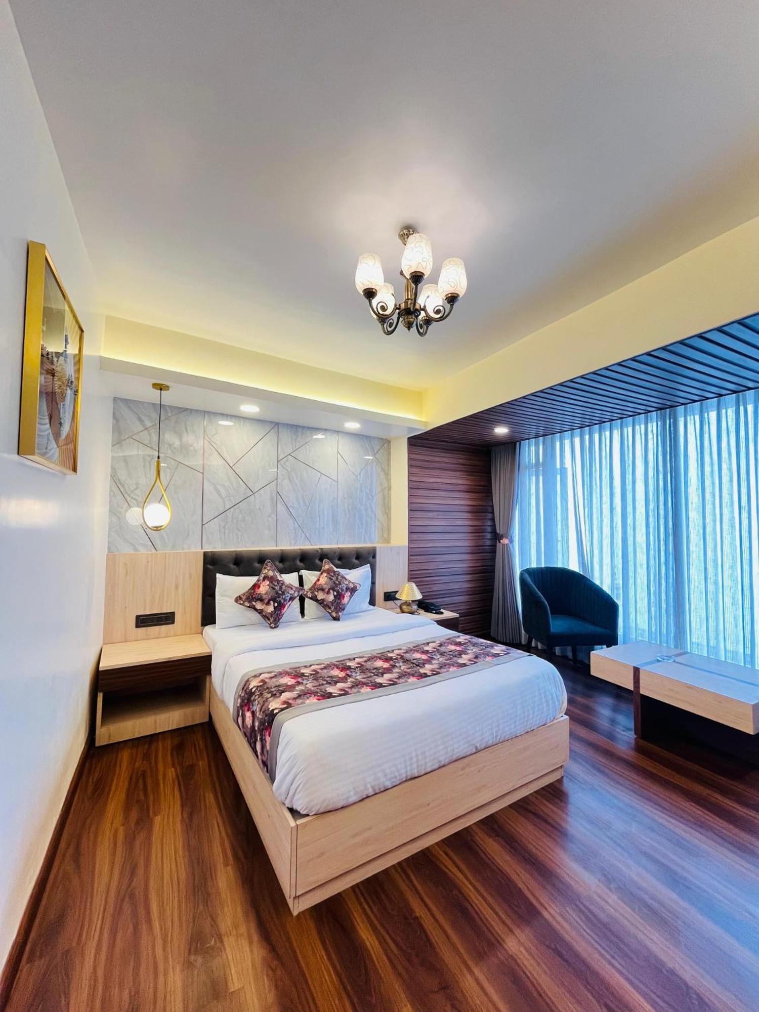 Luxury Stay At Hotel Broadway Boutique Mall Road Chowrasta Near Mahakal Temple Darjeeling  Eksteriør bilde