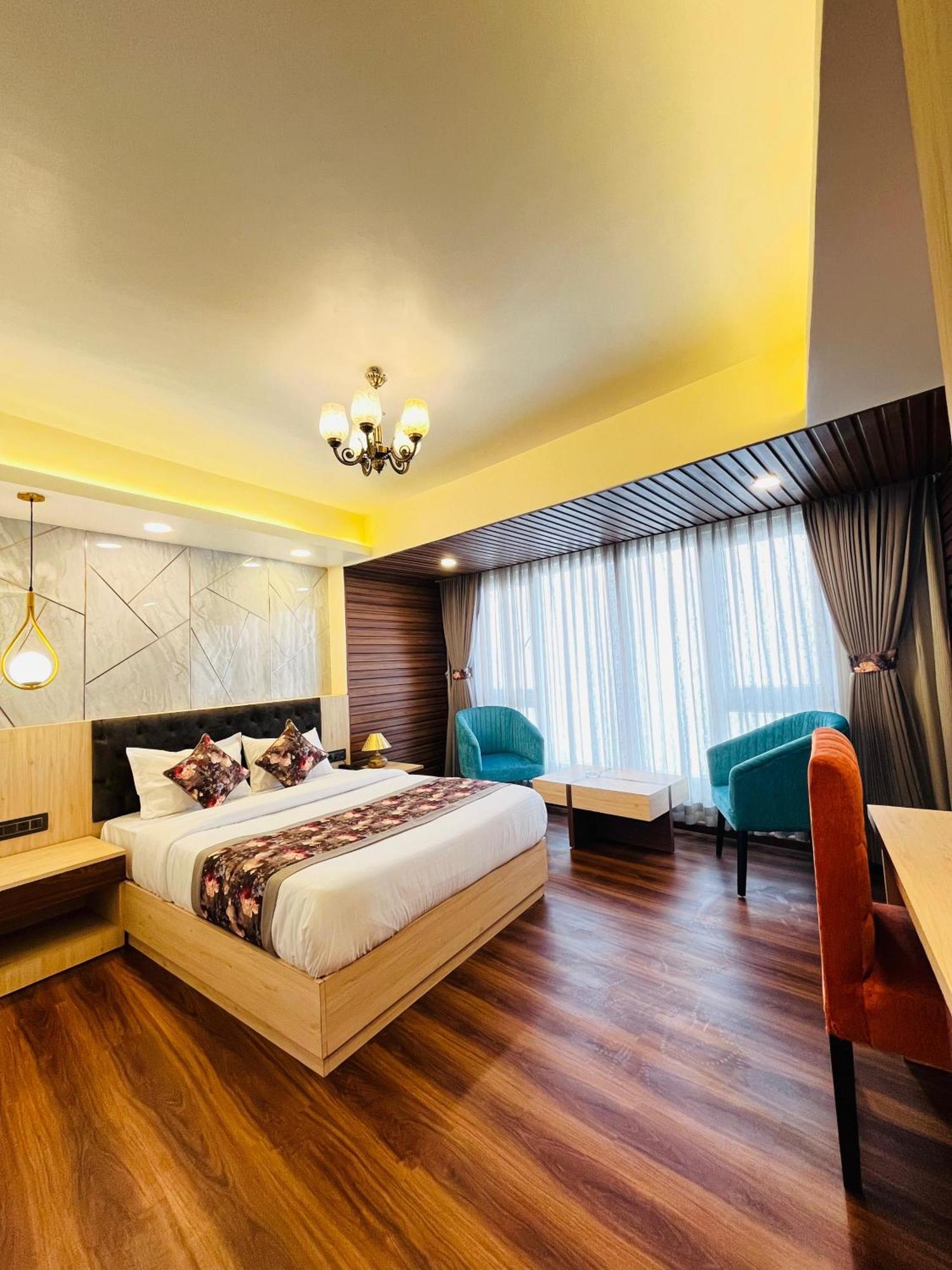 Luxury Stay At Hotel Broadway Boutique Mall Road Chowrasta Near Mahakal Temple Darjeeling  Eksteriør bilde