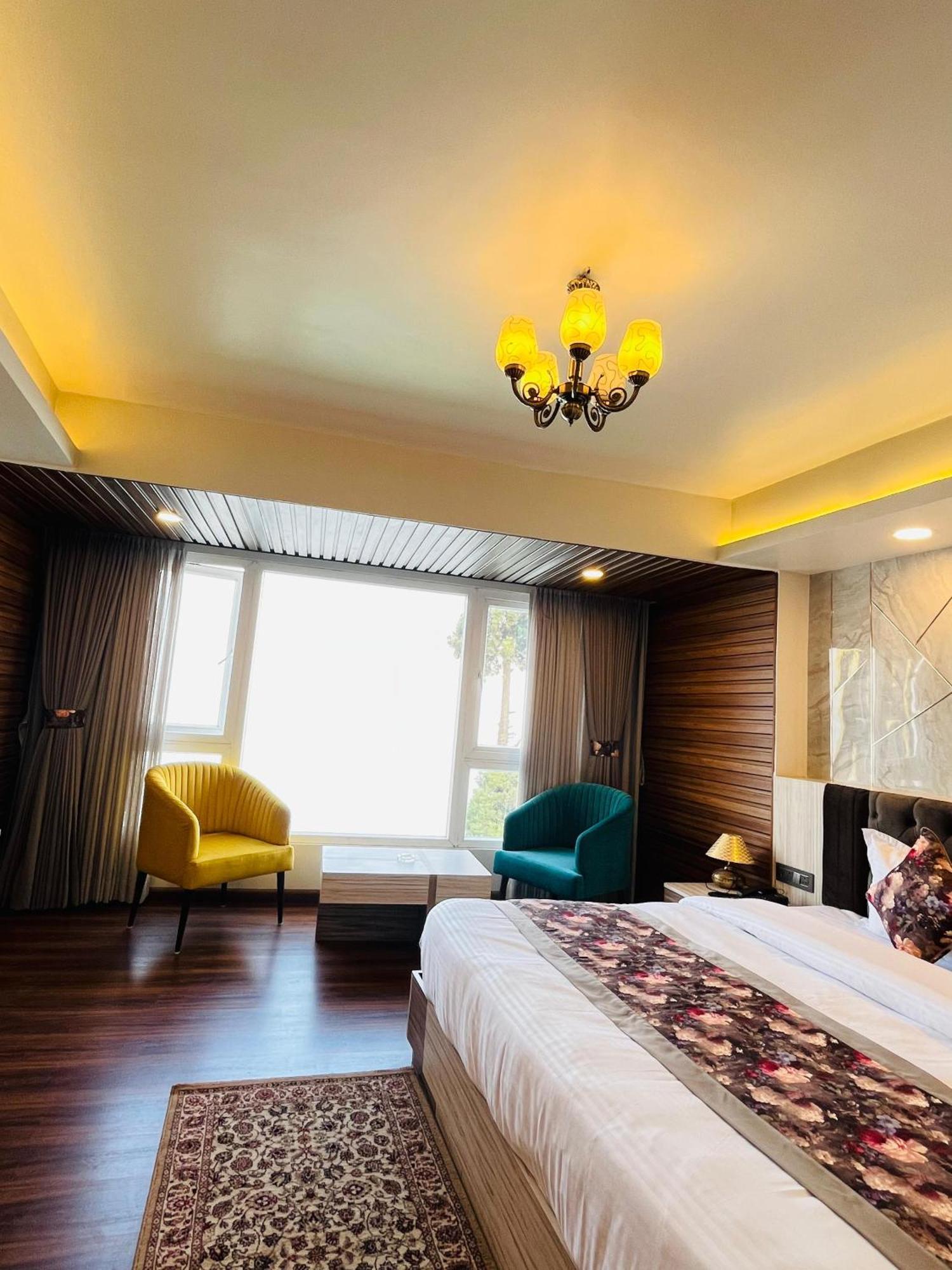Luxury Stay At Hotel Broadway Boutique Mall Road Chowrasta Near Mahakal Temple Darjeeling  Eksteriør bilde
