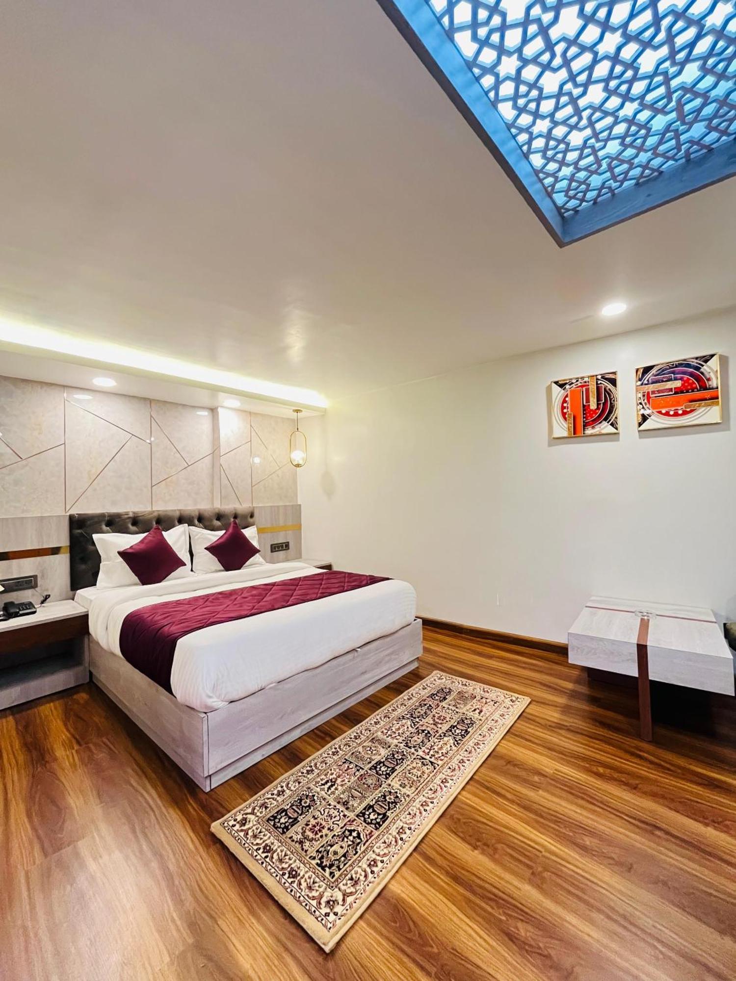 Luxury Stay At Hotel Broadway Boutique Mall Road Chowrasta Near Mahakal Temple Darjeeling  Eksteriør bilde