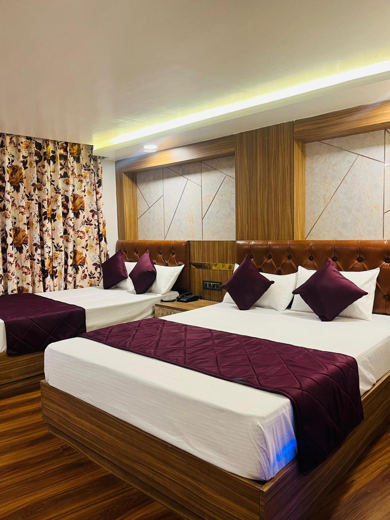 Luxury Stay At Hotel Broadway Boutique Mall Road Chowrasta Near Mahakal Temple Darjeeling  Eksteriør bilde