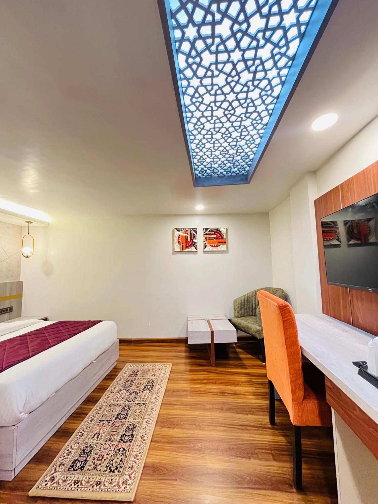 Luxury Stay At Hotel Broadway Boutique Mall Road Chowrasta Near Mahakal Temple Darjeeling  Eksteriør bilde
