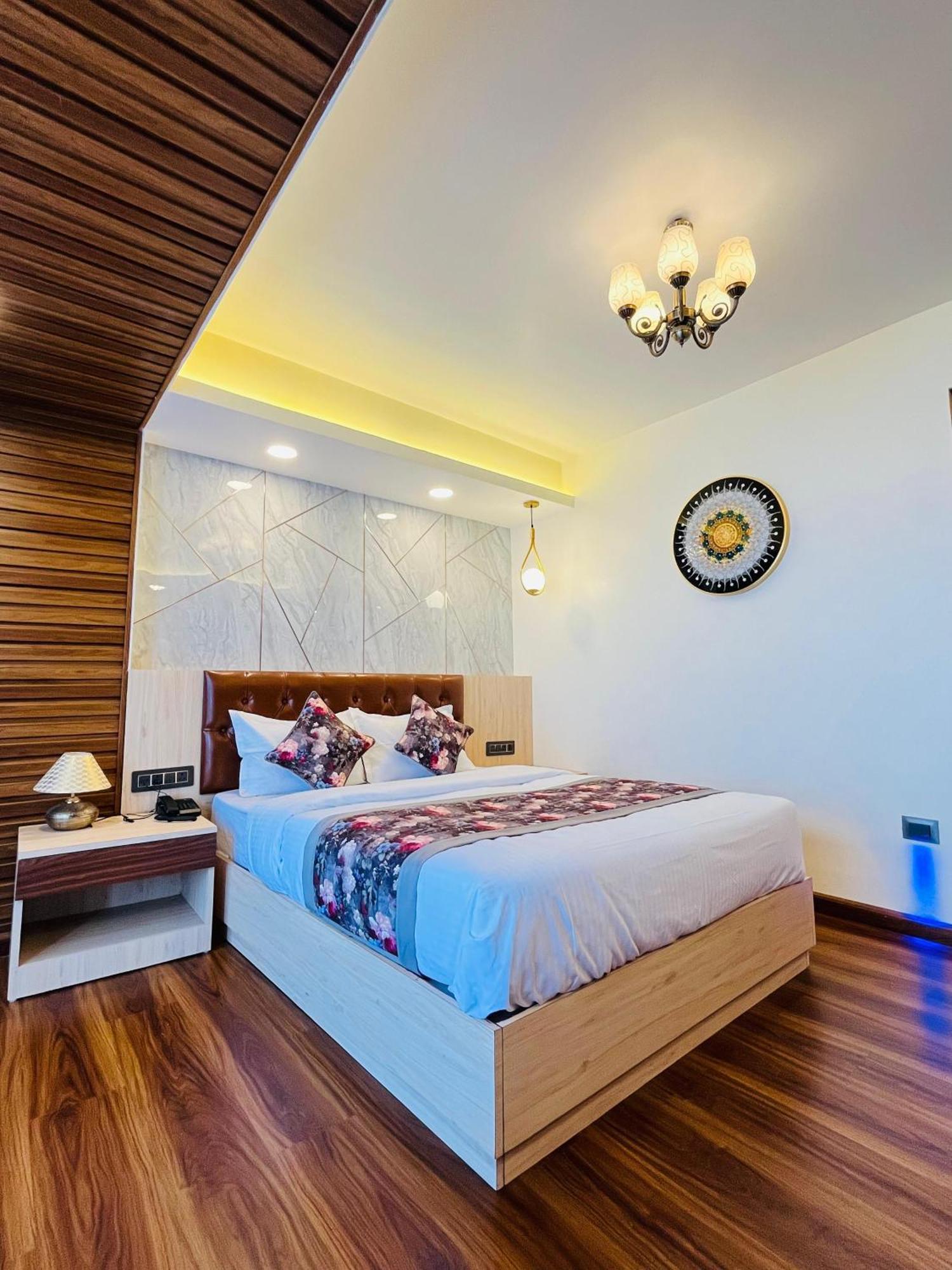 Luxury Stay At Hotel Broadway Boutique Mall Road Chowrasta Near Mahakal Temple Darjeeling  Eksteriør bilde