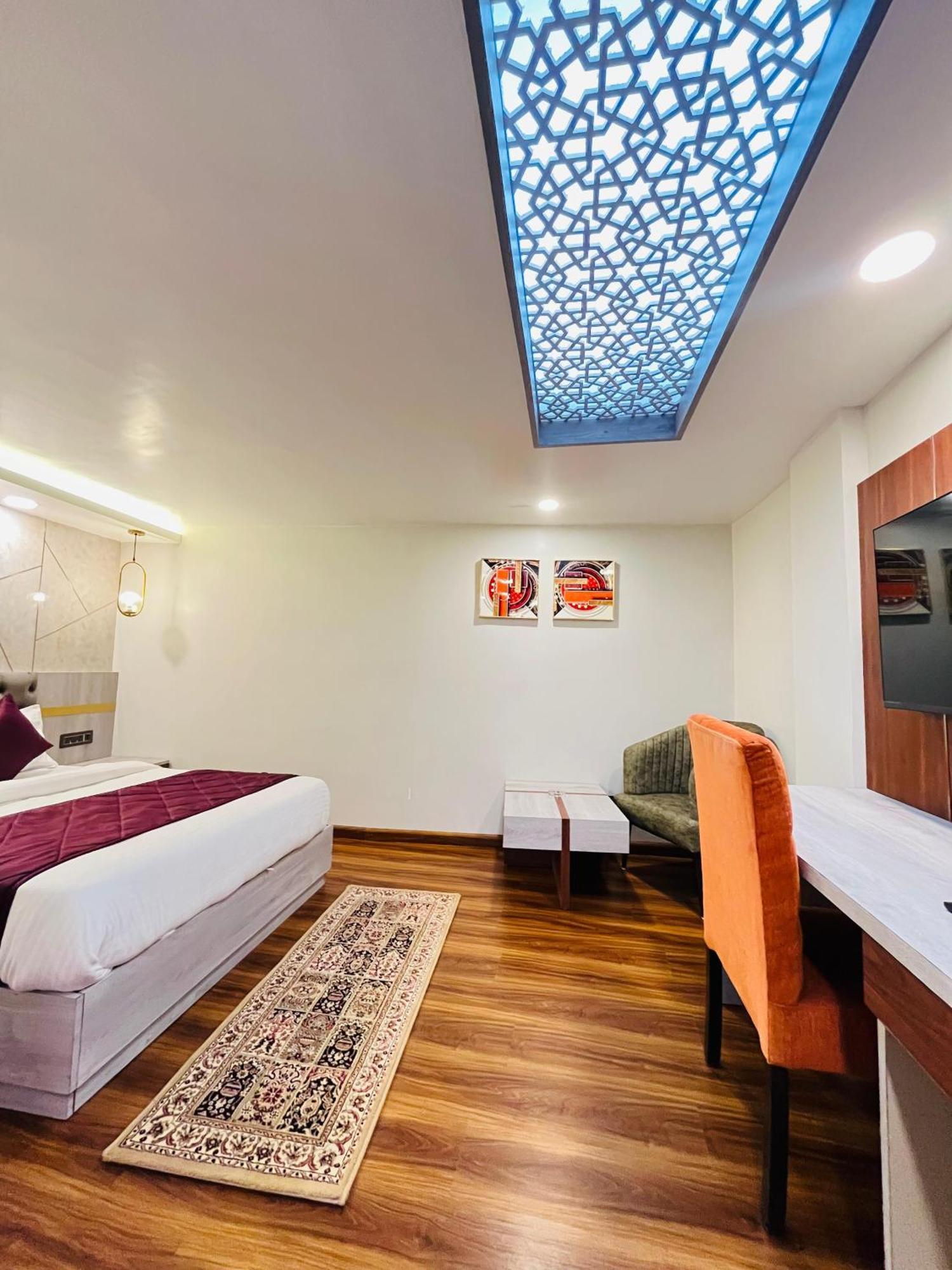Luxury Stay At Hotel Broadway Boutique Mall Road Chowrasta Near Mahakal Temple Darjeeling  Eksteriør bilde