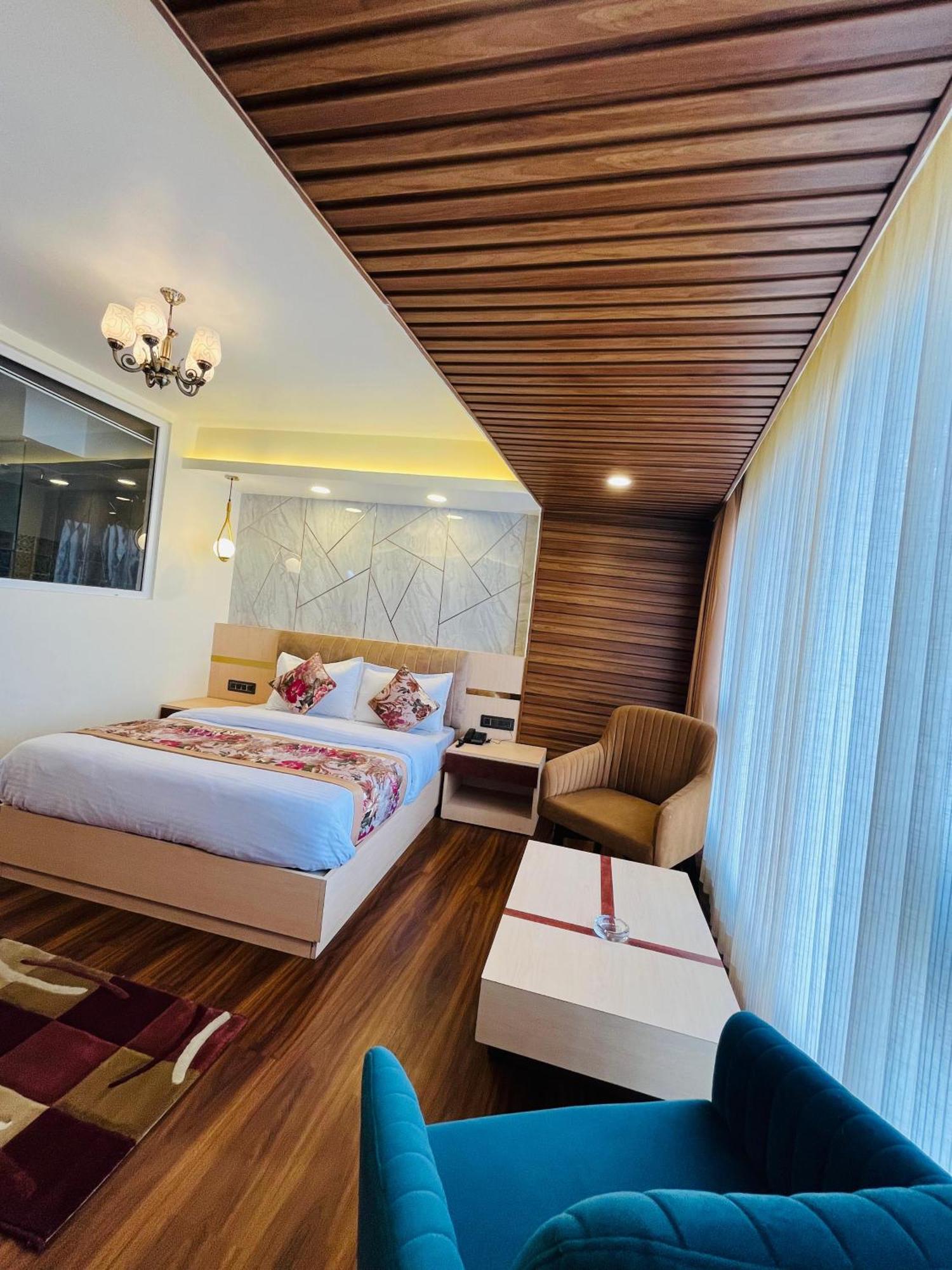 Luxury Stay At Hotel Broadway Boutique Mall Road Chowrasta Near Mahakal Temple Darjeeling  Eksteriør bilde
