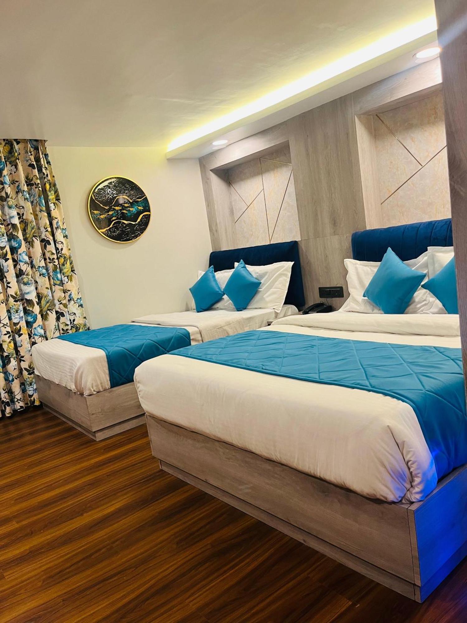 Luxury Stay At Hotel Broadway Boutique Mall Road Chowrasta Near Mahakal Temple Darjeeling  Eksteriør bilde