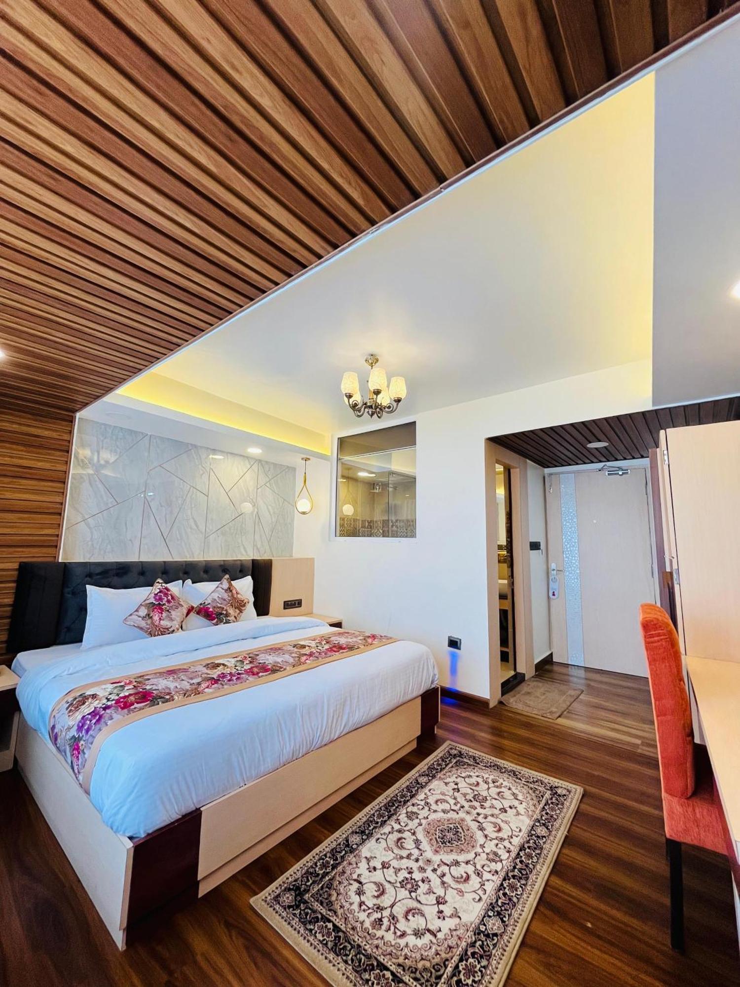 Luxury Stay At Hotel Broadway Boutique Mall Road Chowrasta Near Mahakal Temple Darjeeling  Eksteriør bilde