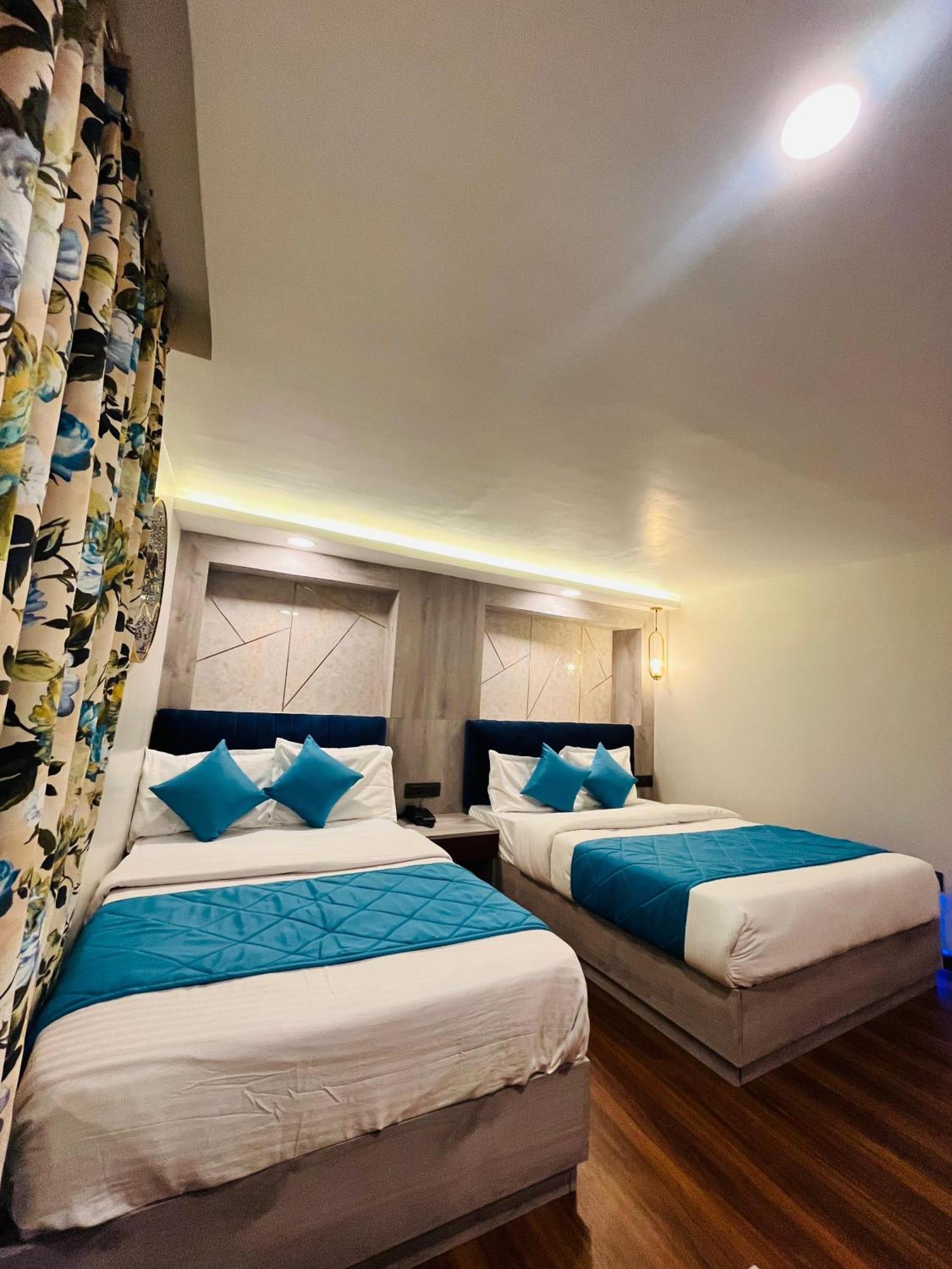 Luxury Stay At Hotel Broadway Boutique Mall Road Chowrasta Near Mahakal Temple Darjeeling  Eksteriør bilde