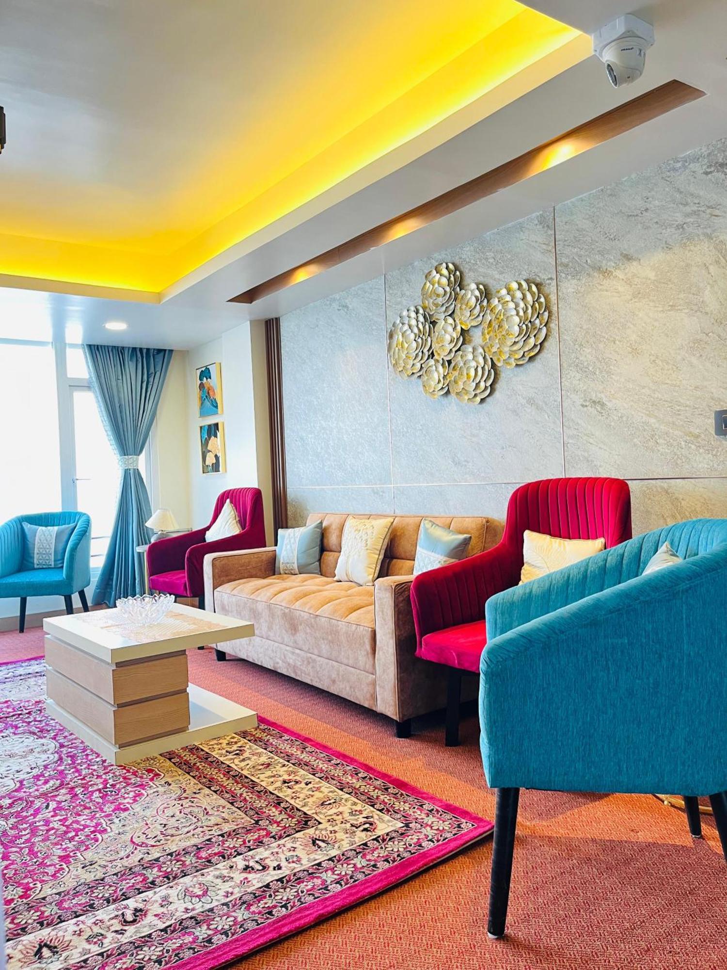 Luxury Stay At Hotel Broadway Boutique Mall Road Chowrasta Near Mahakal Temple Darjeeling  Eksteriør bilde
