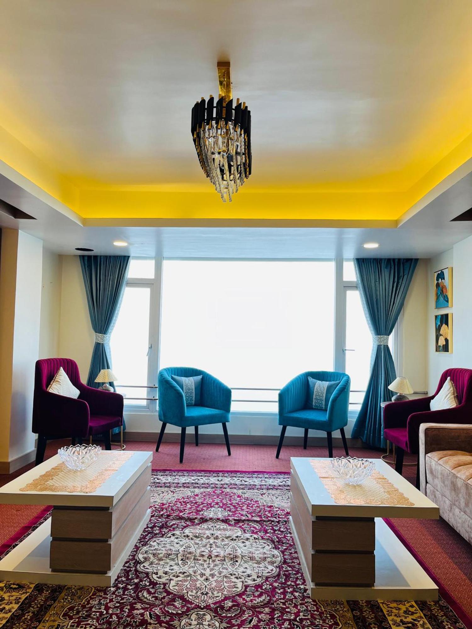 Luxury Stay At Hotel Broadway Boutique Mall Road Chowrasta Near Mahakal Temple Darjeeling  Eksteriør bilde