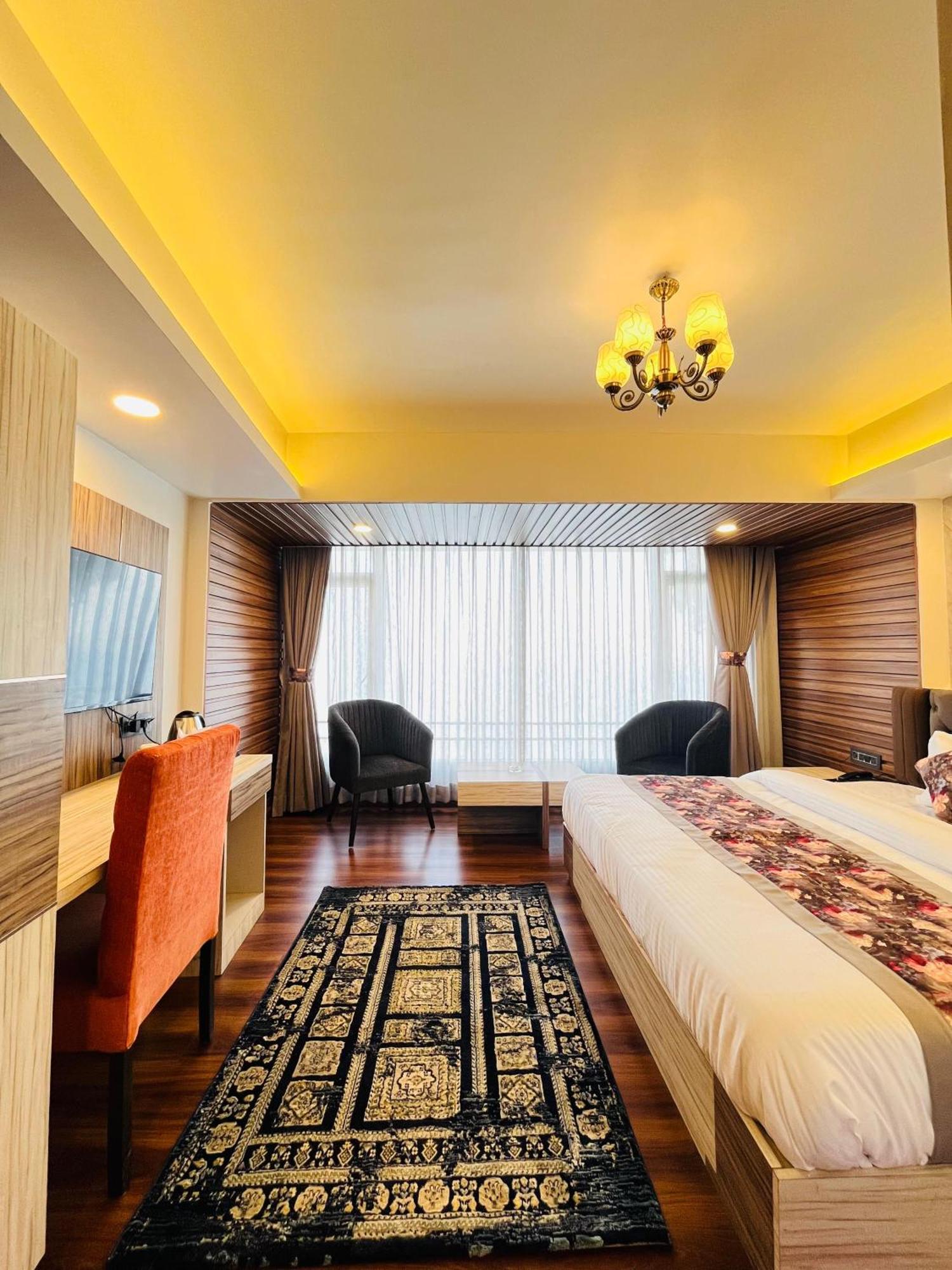 Luxury Stay At Hotel Broadway Boutique Mall Road Chowrasta Near Mahakal Temple Darjeeling  Eksteriør bilde