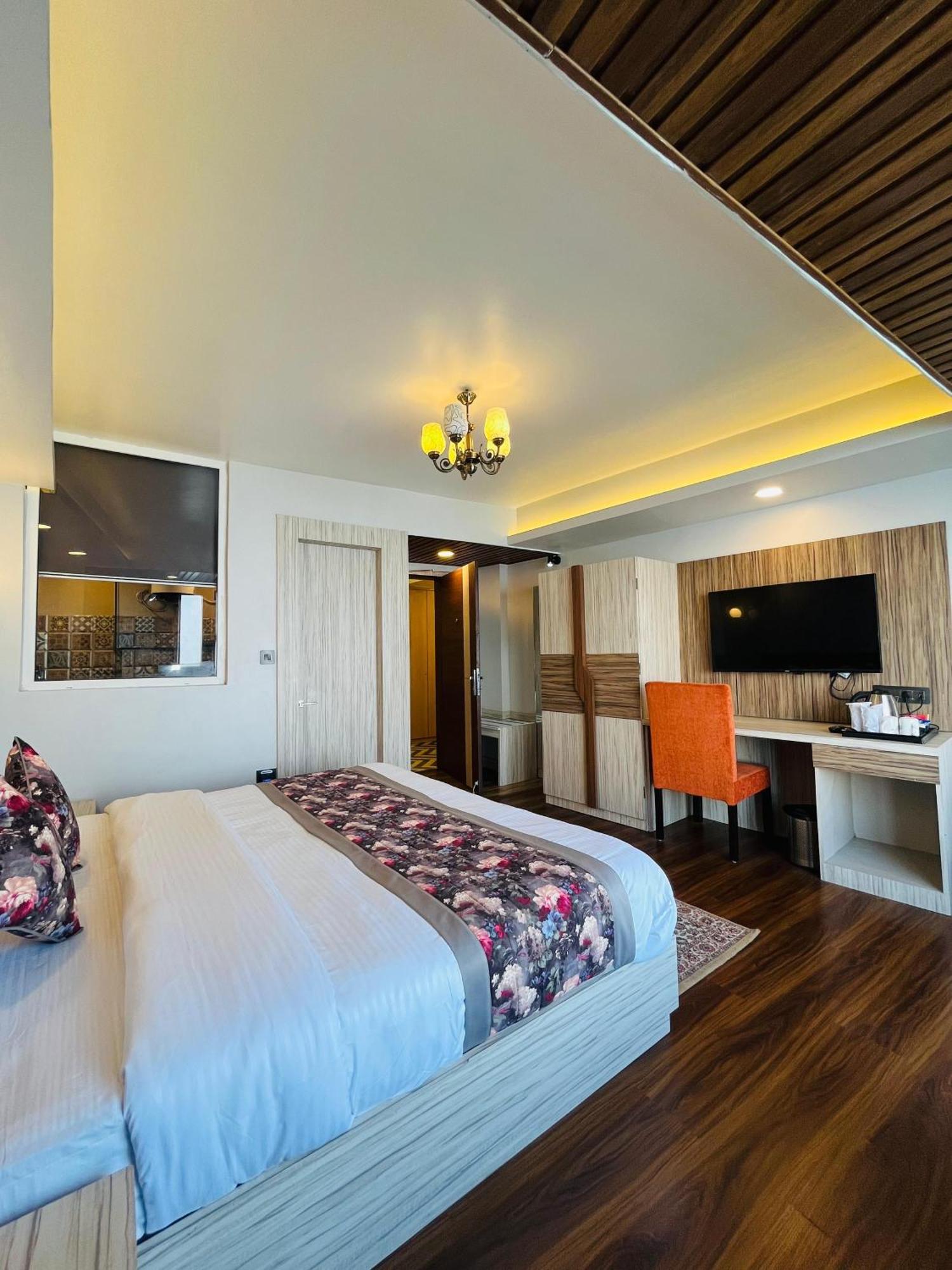 Luxury Stay At Hotel Broadway Boutique Mall Road Chowrasta Near Mahakal Temple Darjeeling  Eksteriør bilde