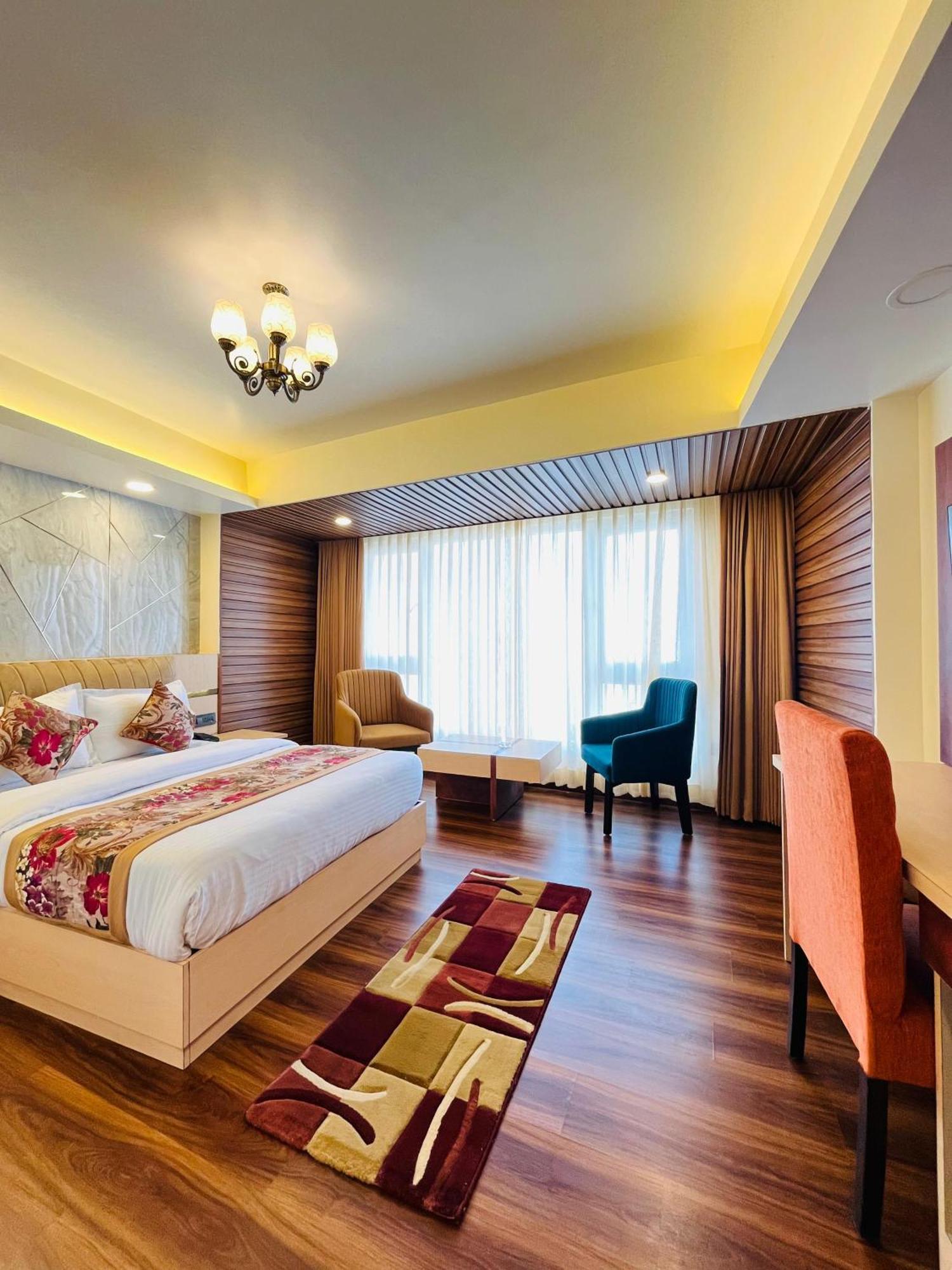 Luxury Stay At Hotel Broadway Boutique Mall Road Chowrasta Near Mahakal Temple Darjeeling  Eksteriør bilde