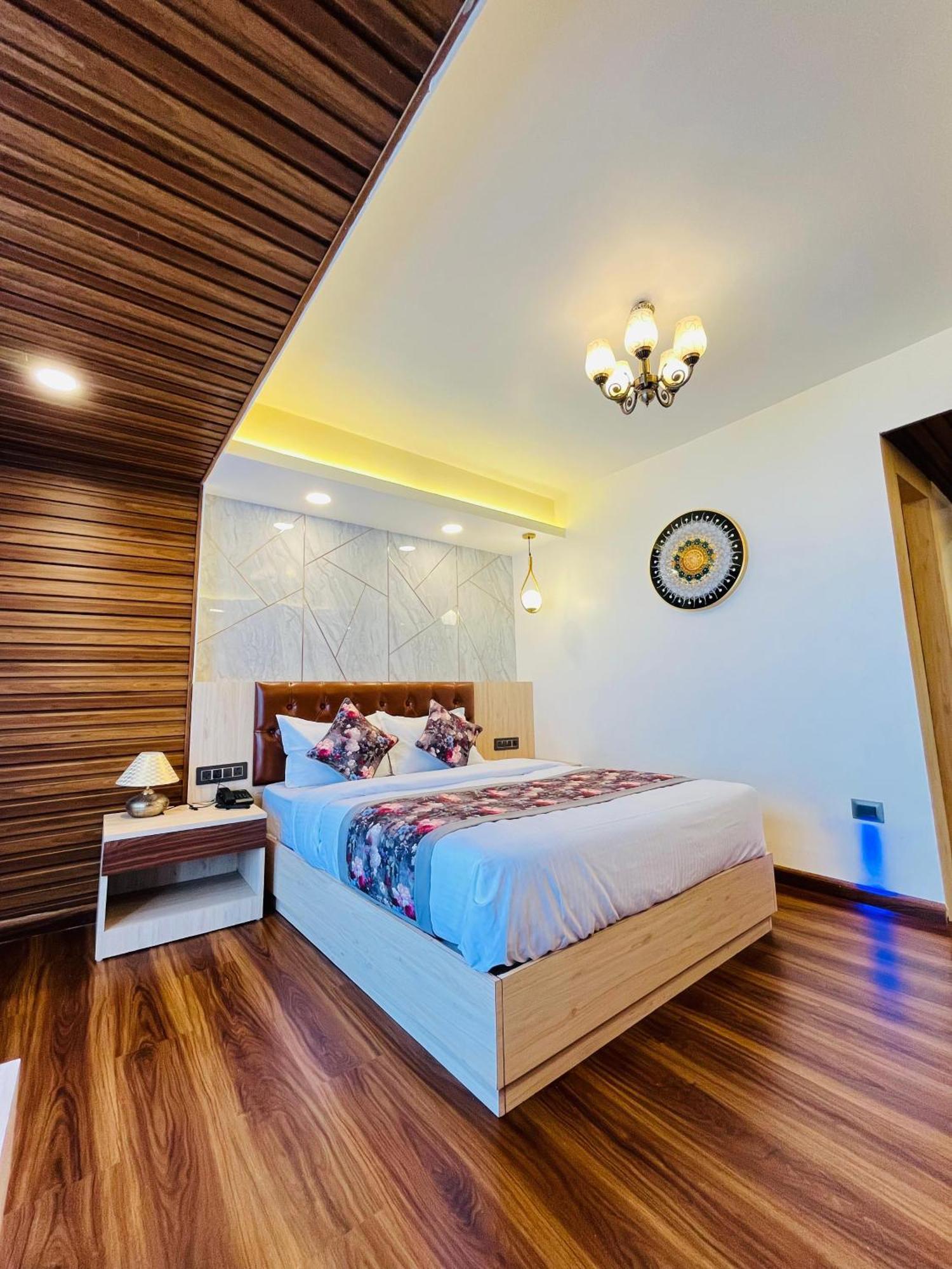 Luxury Stay At Hotel Broadway Boutique Mall Road Chowrasta Near Mahakal Temple Darjeeling  Eksteriør bilde