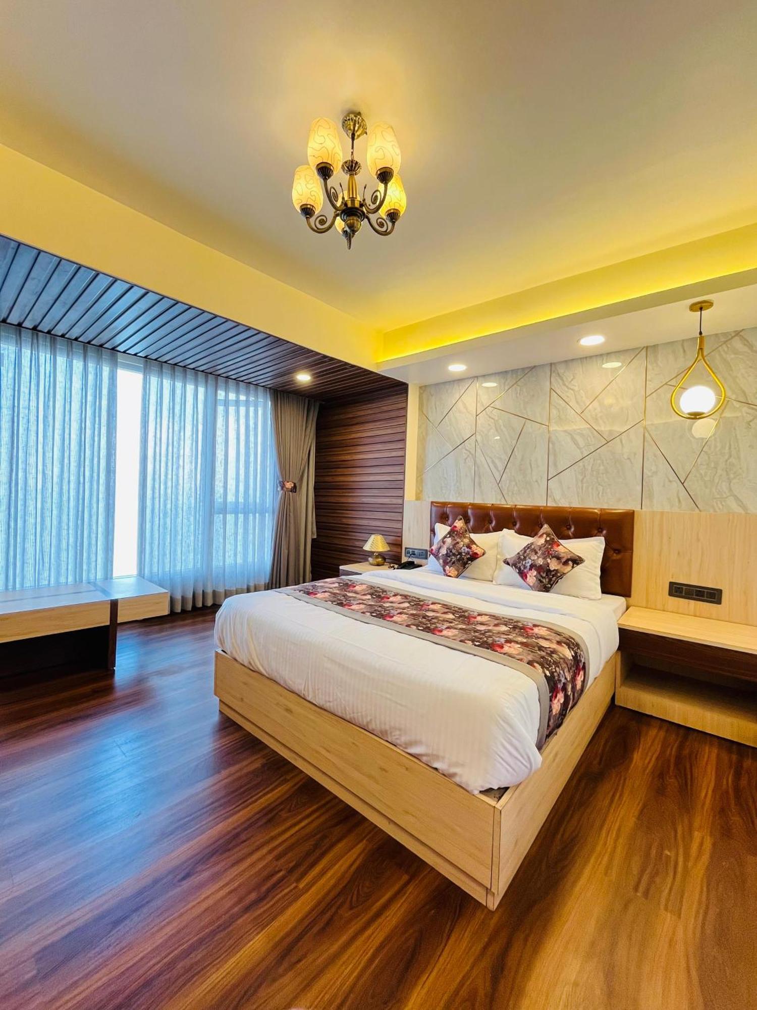 Luxury Stay At Hotel Broadway Boutique Mall Road Chowrasta Near Mahakal Temple Darjeeling  Eksteriør bilde