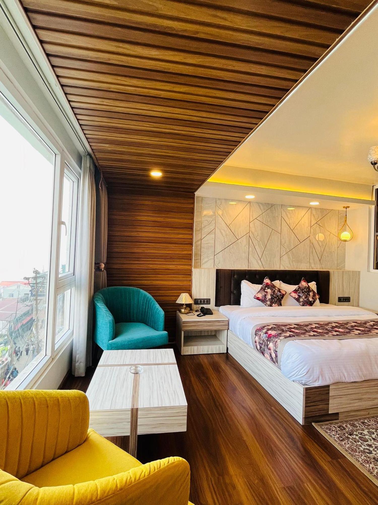 Luxury Stay At Hotel Broadway Boutique Mall Road Chowrasta Near Mahakal Temple Darjeeling  Eksteriør bilde