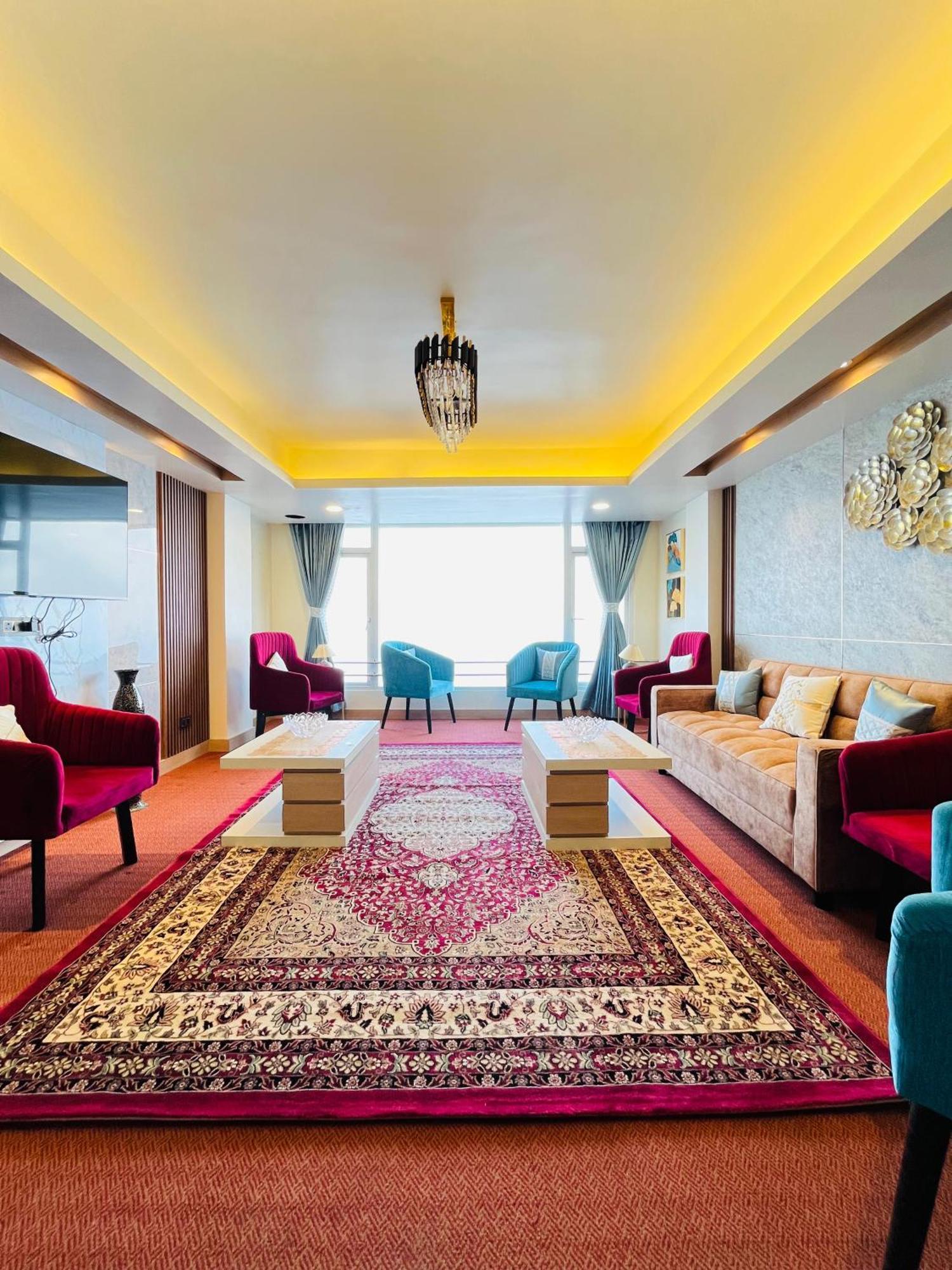 Luxury Stay At Hotel Broadway Boutique Mall Road Chowrasta Near Mahakal Temple Darjeeling  Eksteriør bilde