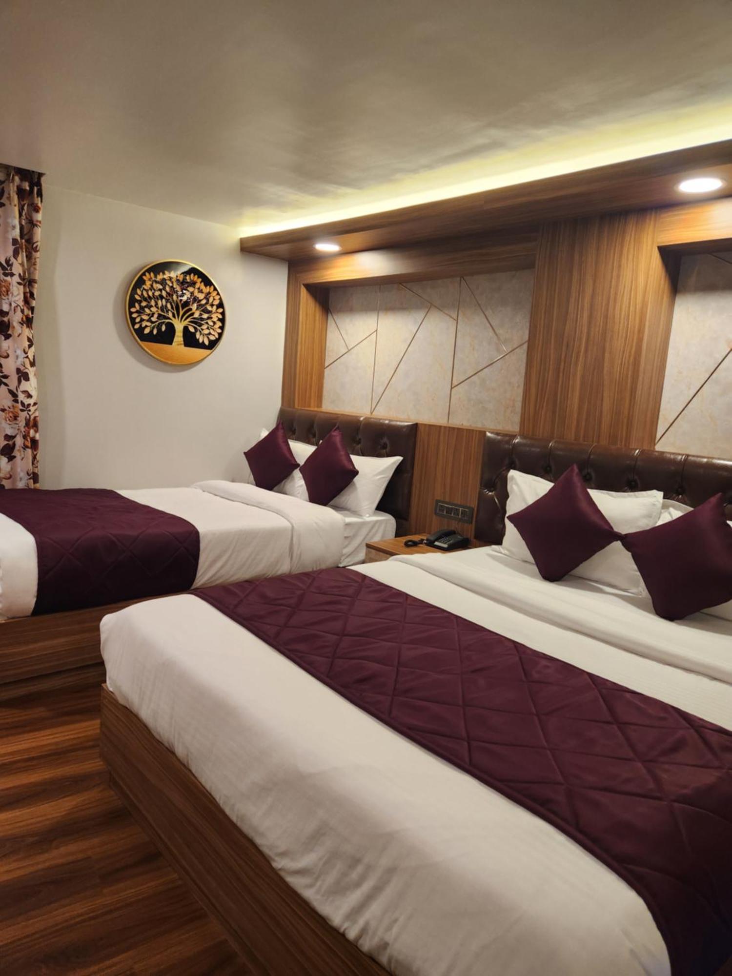 Luxury Stay At Hotel Broadway Boutique Mall Road Chowrasta Near Mahakal Temple Darjeeling  Eksteriør bilde