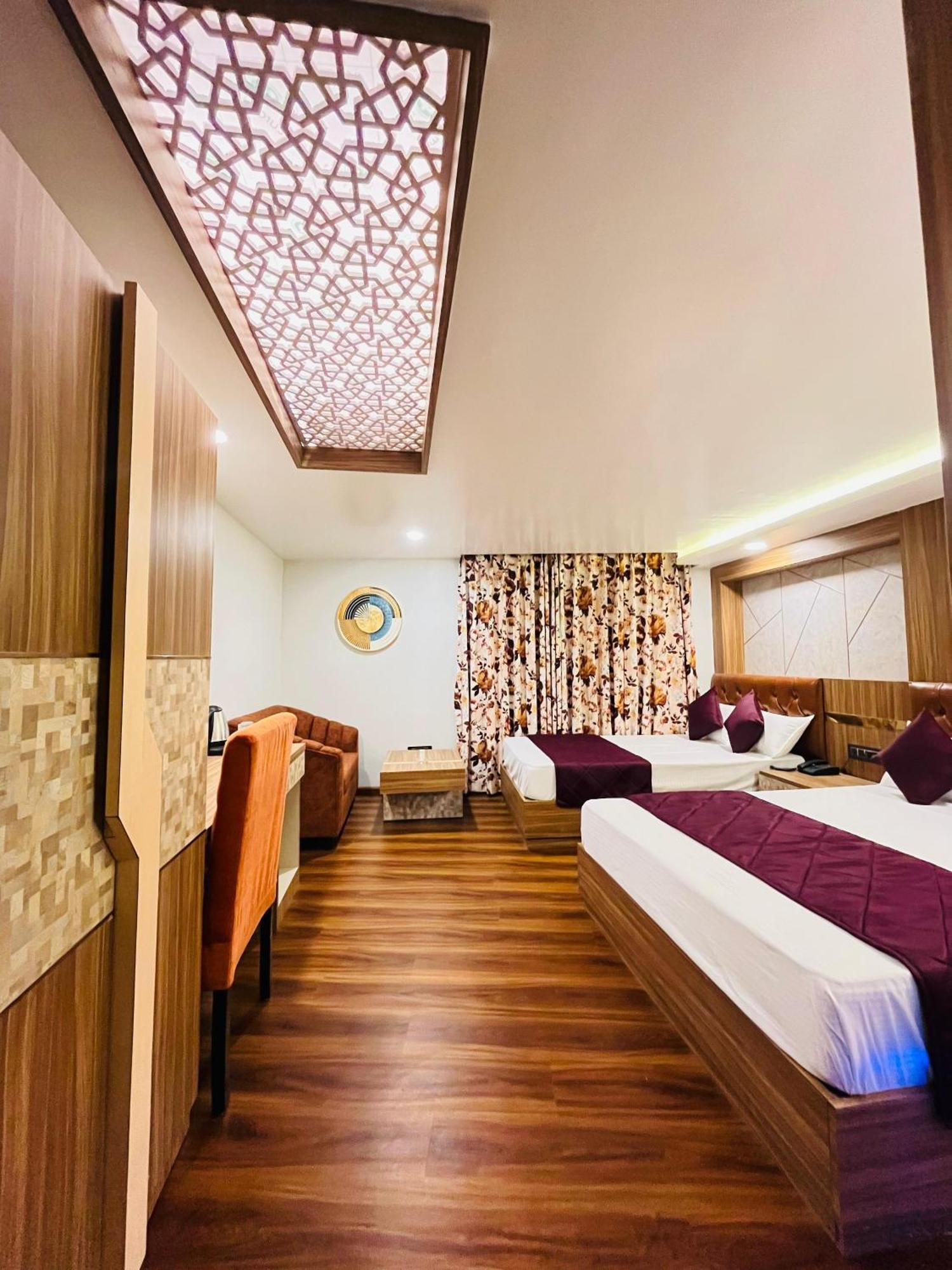Luxury Stay At Hotel Broadway Boutique Mall Road Chowrasta Near Mahakal Temple Darjeeling  Eksteriør bilde