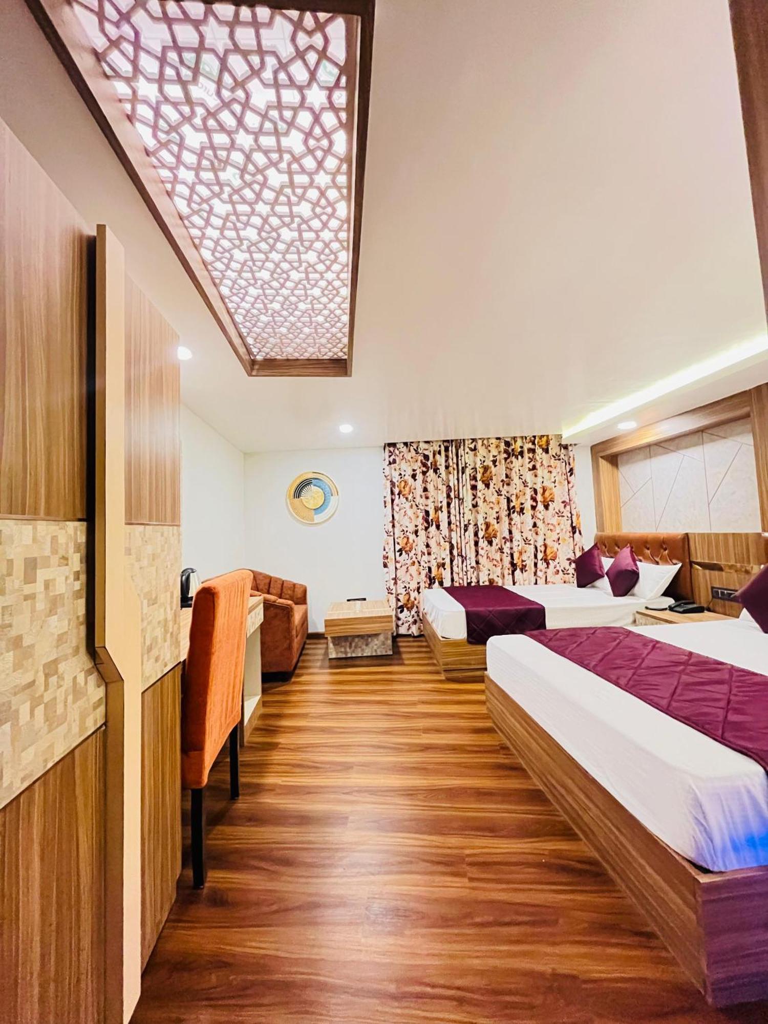 Luxury Stay At Hotel Broadway Boutique Mall Road Chowrasta Near Mahakal Temple Darjeeling  Eksteriør bilde