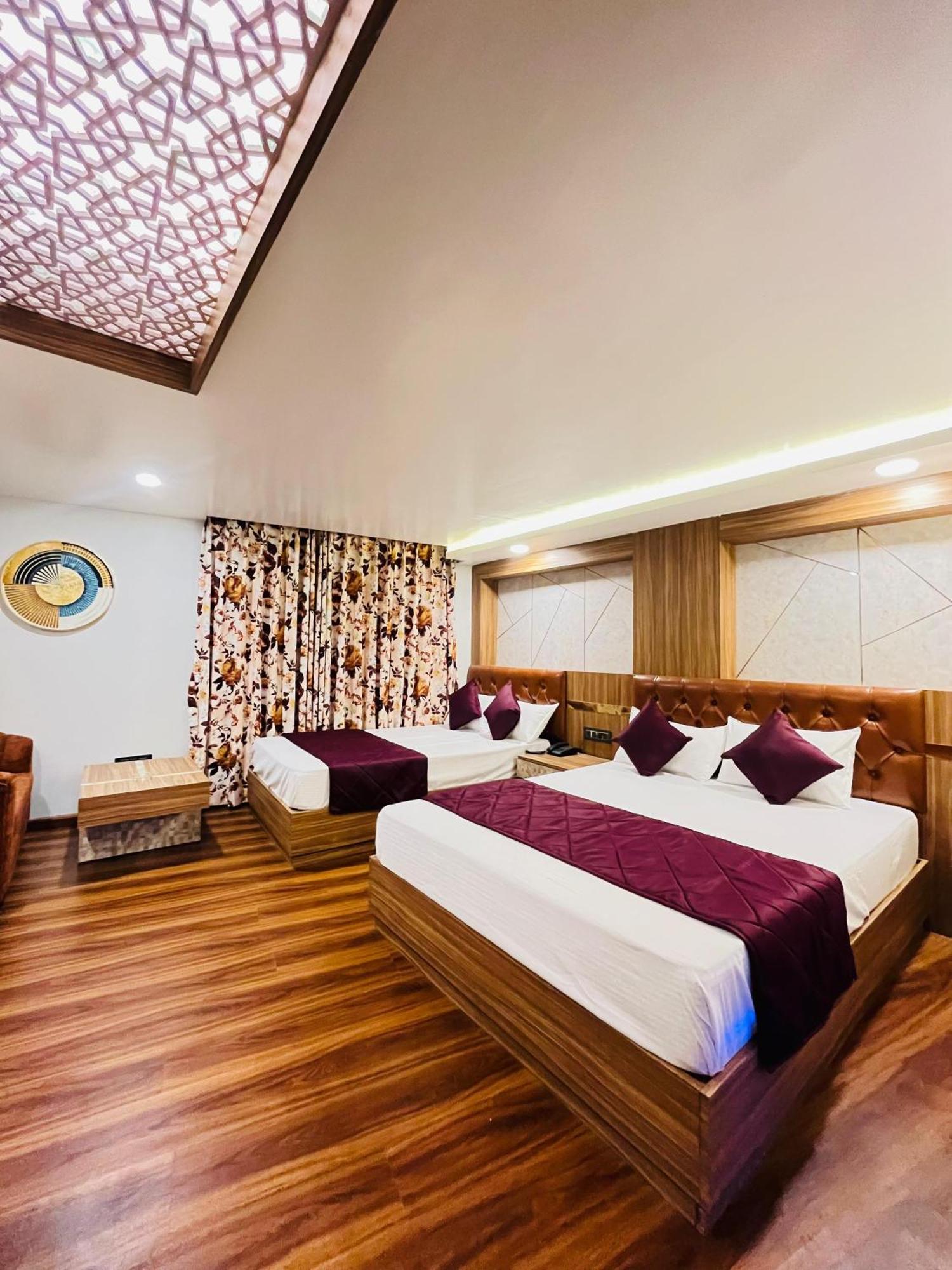 Luxury Stay At Hotel Broadway Boutique Mall Road Chowrasta Near Mahakal Temple Darjeeling  Eksteriør bilde
