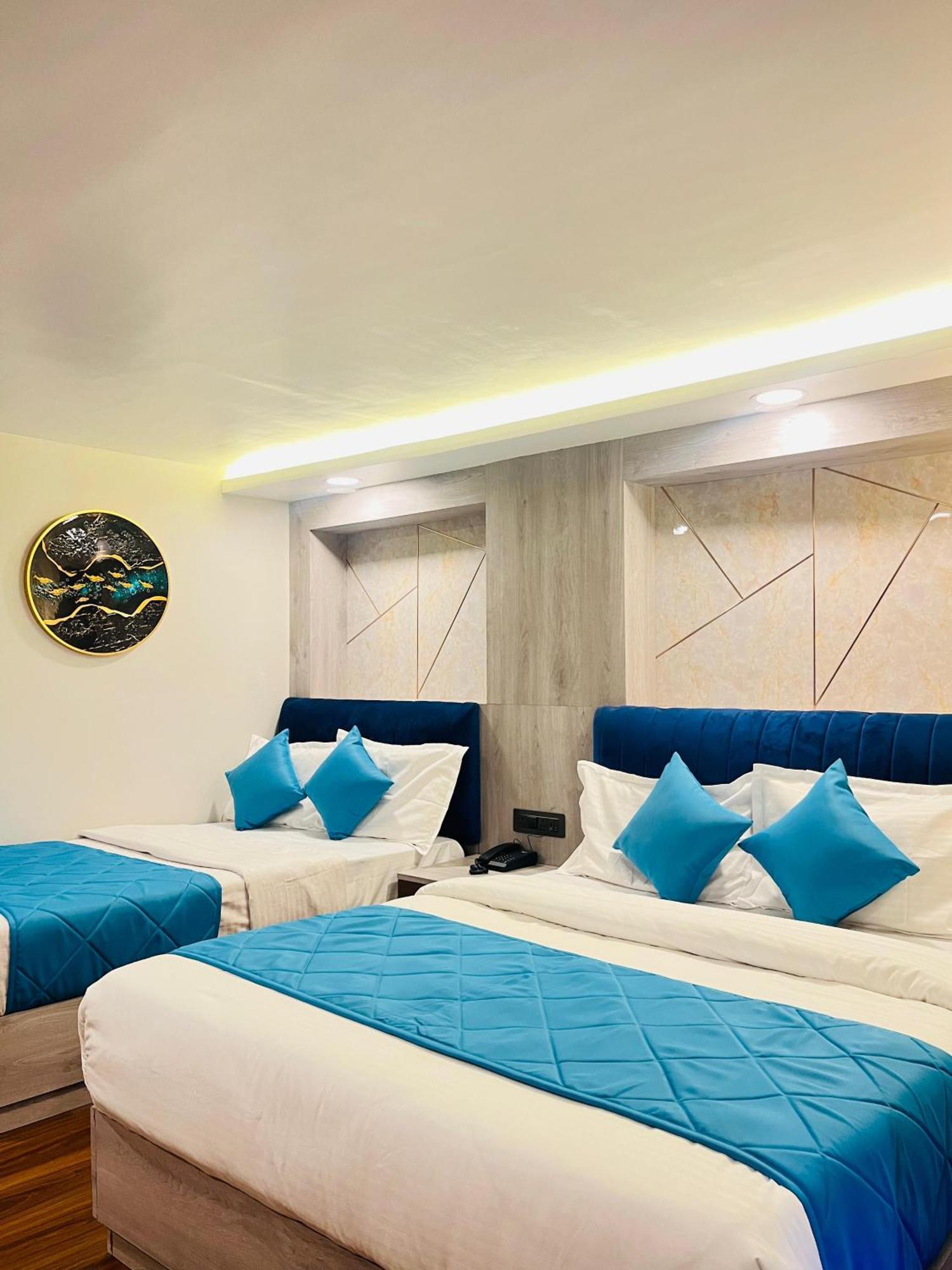 Luxury Stay At Hotel Broadway Boutique Mall Road Chowrasta Near Mahakal Temple Darjeeling  Eksteriør bilde