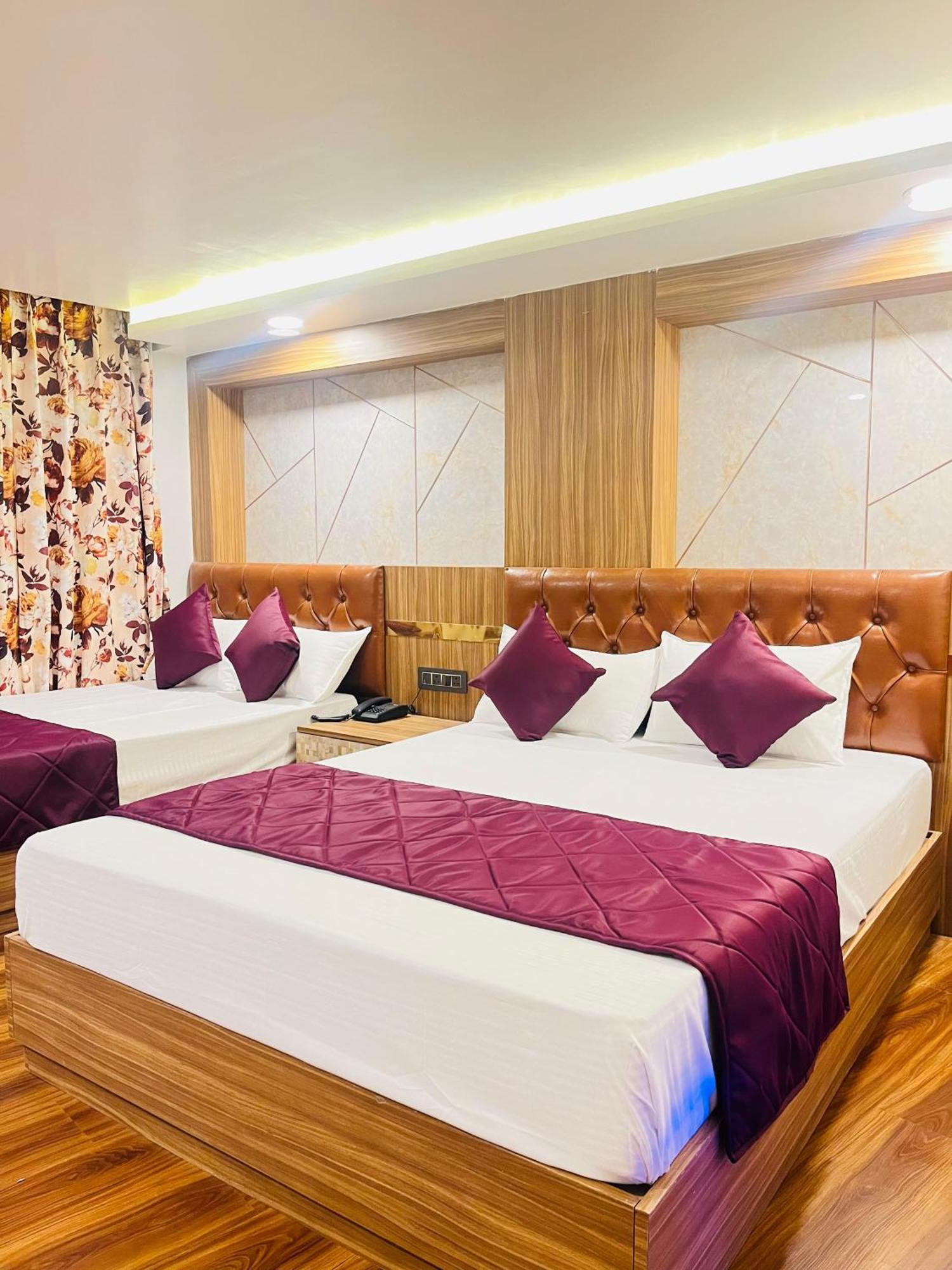 Luxury Stay At Hotel Broadway Boutique Mall Road Chowrasta Near Mahakal Temple Darjeeling  Eksteriør bilde