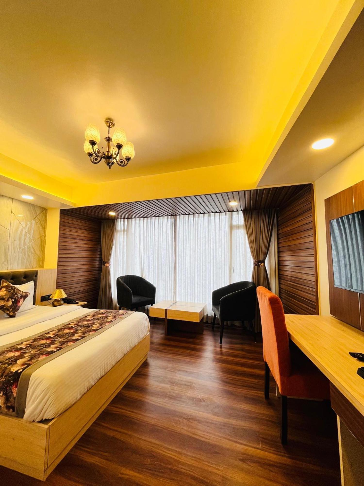Luxury Stay At Hotel Broadway Boutique Mall Road Chowrasta Near Mahakal Temple Darjeeling  Eksteriør bilde