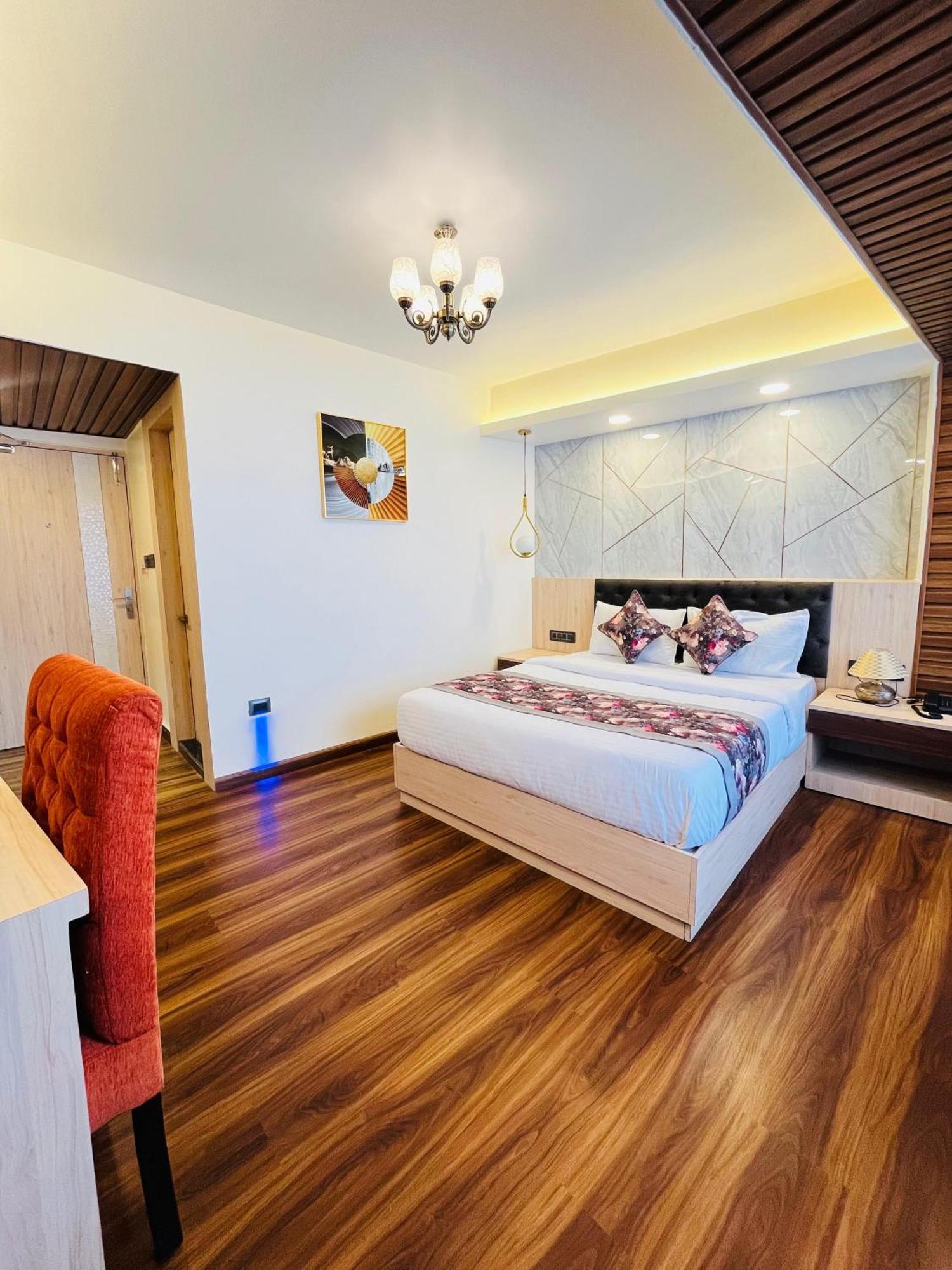 Luxury Stay At Hotel Broadway Boutique Mall Road Chowrasta Near Mahakal Temple Darjeeling  Eksteriør bilde