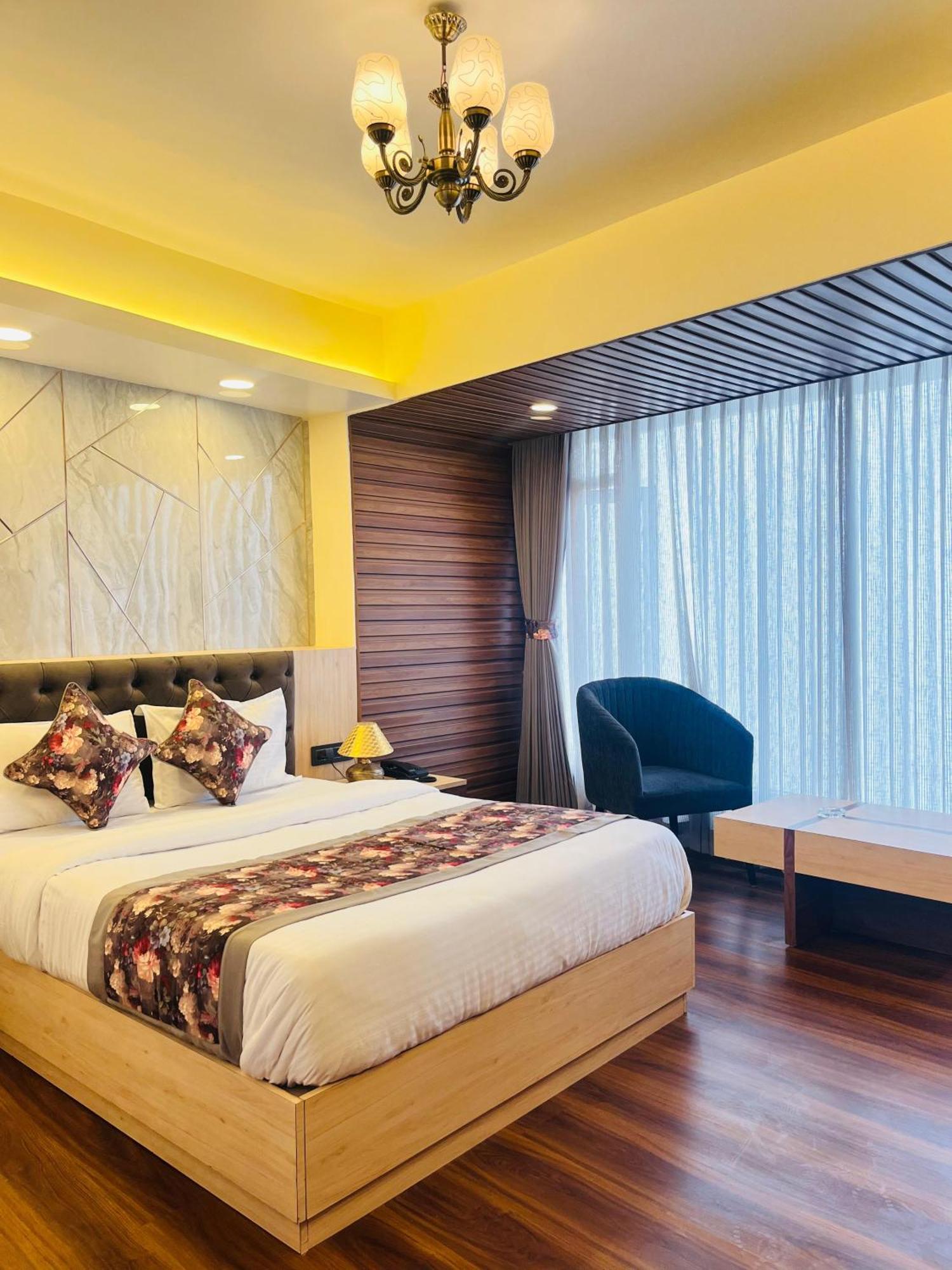 Luxury Stay At Hotel Broadway Boutique Mall Road Chowrasta Near Mahakal Temple Darjeeling  Eksteriør bilde