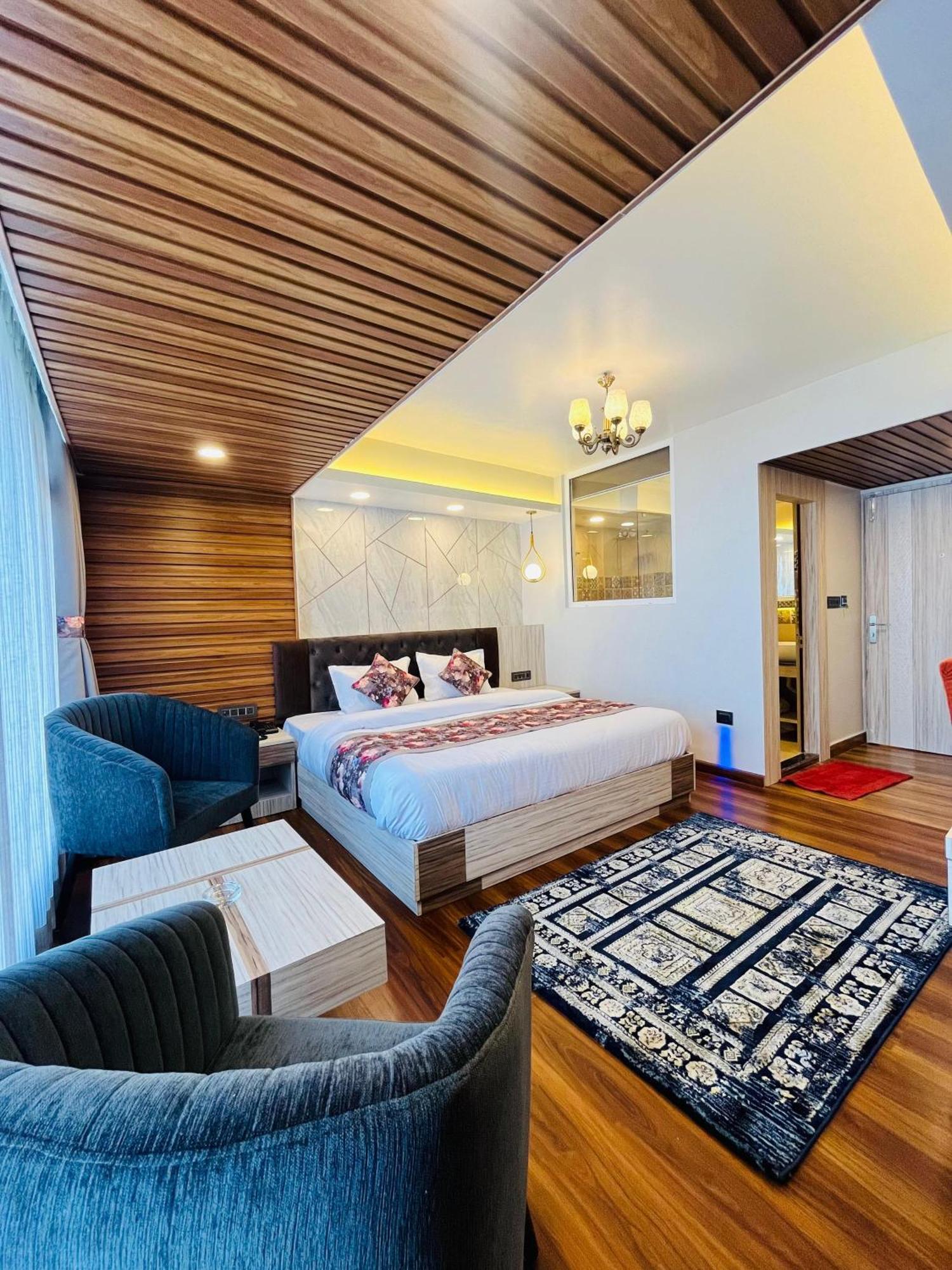 Luxury Stay At Hotel Broadway Boutique Mall Road Chowrasta Near Mahakal Temple Darjeeling  Eksteriør bilde
